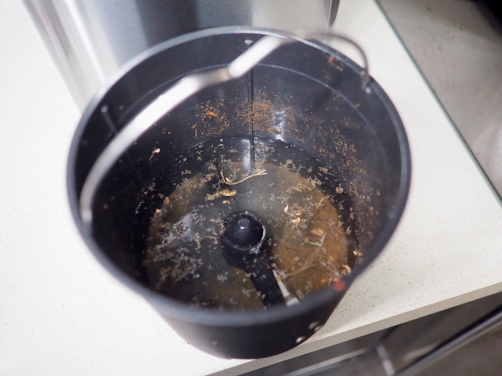 S__62881805.jpg 主婦夢幻小家電!廚餘居然可以變得比肉鬆還香!《SANSUI山水》智能熱烘除臭4L廚餘機開箱