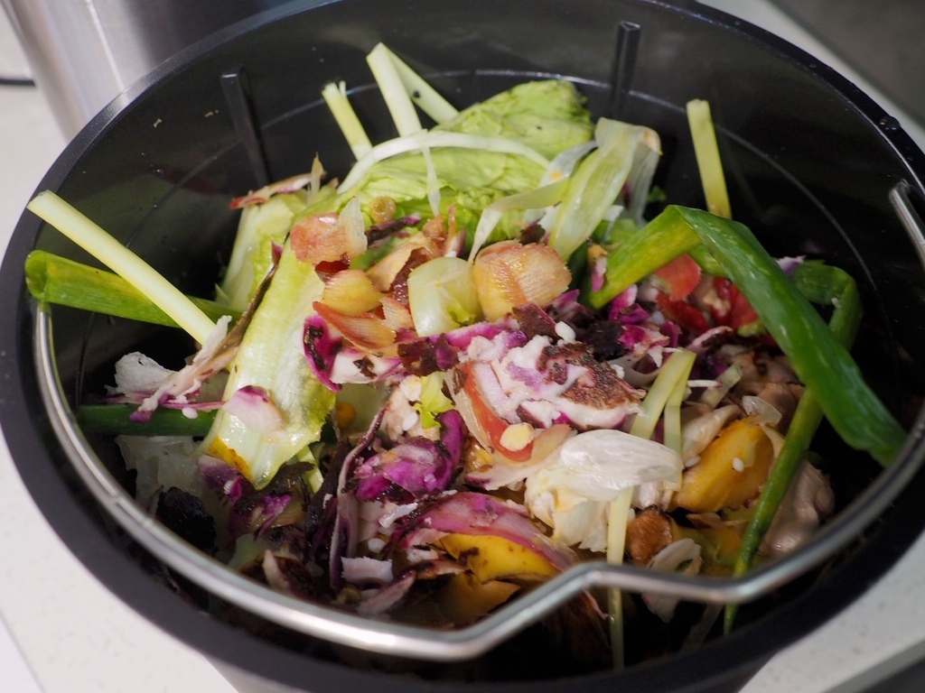 S__62881826.jpg 主婦夢幻小家電!廚餘居然可以變得比肉鬆還香!《SANSUI山水》智能熱烘除臭4L廚餘機開箱