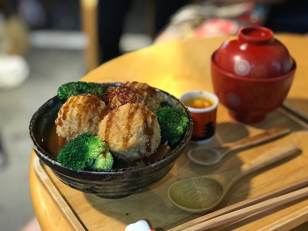 [食記] 台中 忠孝夜市 小川家日式咖哩