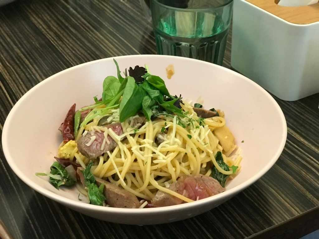 [食記] 前金 寵物友善夯漫廚房