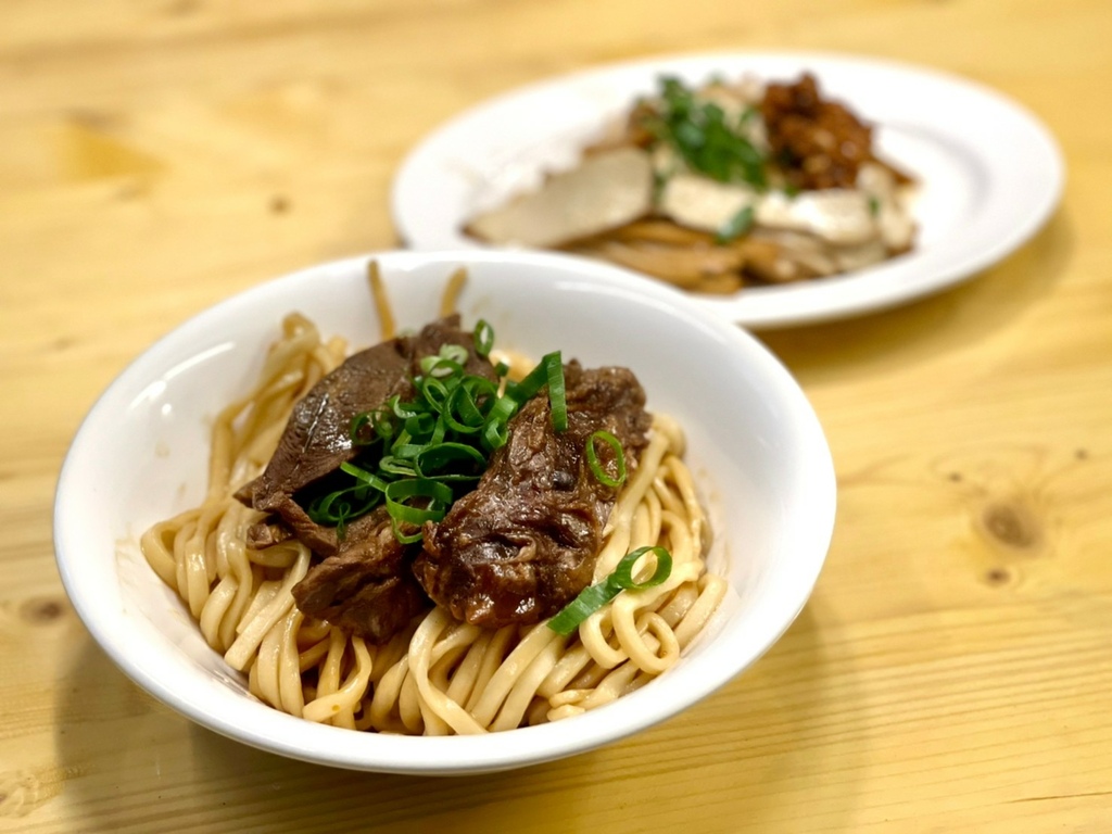 [食記] 高雄 苓雅 我執-台灣最強牛肉拌麵