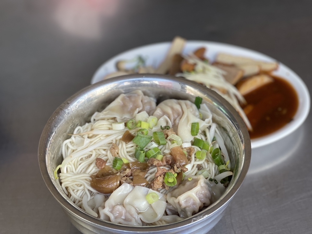 [食記] 高雄 新興 阿婆仔麵