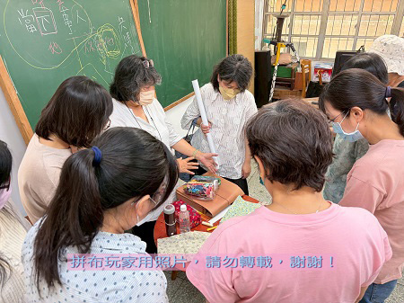 拼布玩家-教室外的花朵老師