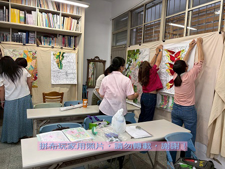 拼布玩家-教室外的花朵老師