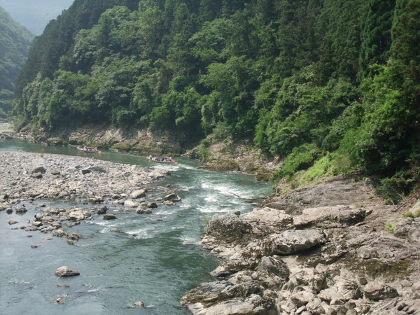 沿途經過保津川河谷