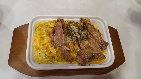 咖哩香酥嫩雞腿排焗飯.jpg