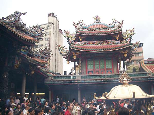 好遊台北 萬華區 艋舺龍山寺百年古剎 肯定要旅行 痞客邦