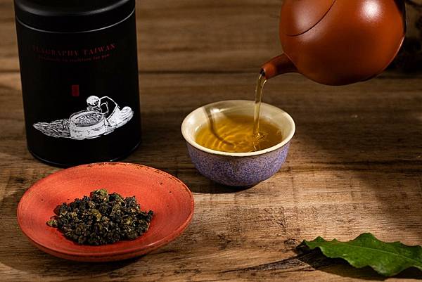 《茶香載道,炭火傳情:一段來自台灣山丘的故事》 《茶香載道,炭火傳情:一段來自台灣山丘的故事》