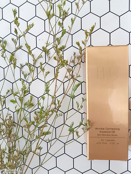 BC百匡,靚顏抗皺淡紋賦活油(百匡賦活膠囊),百匡賦活膠囊,
白龍膽花精萃可亮白撫平細紋與修護受傷肌膚,並高度保濕鎖水,延緩肌膚老化,一顆多種用途,強效版晚安面膜
,百匡賦活膠囊,百匡膠囊
