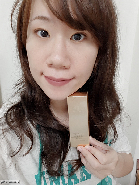 BC百匡,靚顏抗皺淡紋賦活油(百匡賦活膠囊),百匡賦活膠囊,
白龍膽花精萃可亮白撫平細紋與修護受傷肌膚,並高度保濕鎖水,延緩肌膚老化,一顆多種用途,強效版晚安面膜
,百匡賦活膠囊,百匡膠囊
