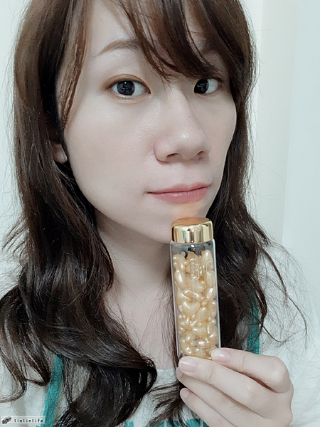 BC百匡,靚顏抗皺淡紋賦活油(百匡賦活膠囊),百匡賦活膠囊,
白龍膽花精萃可亮白撫平細紋與修護受傷肌膚,並高度保濕鎖水,延緩肌膚老化,一顆多種用途,強效版晚安面膜
,百匡賦活膠囊,百匡膠囊
