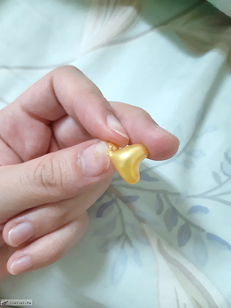 BC百匡,靚顏抗皺淡紋賦活油(百匡賦活膠囊),百匡賦活膠囊,
白龍膽花精萃可亮白撫平細紋與修護受傷肌膚,並高度保濕鎖水,延緩肌膚老化,一顆多種用途,強效版晚安面膜
,百匡賦活膠囊,百匡膠囊
