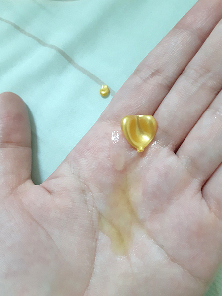 BC百匡,靚顏抗皺淡紋賦活油(百匡賦活膠囊),百匡賦活膠囊,
白龍膽花精萃可亮白撫平細紋與修護受傷肌膚,並高度保濕鎖水,延緩肌膚老化,一顆多種用途,強效版晚安面膜
,百匡賦活膠囊,百匡膠囊
