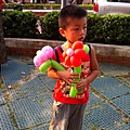 20120925 帶氣球去接漢漢下課
