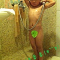 20120926 緯緯要媽咪讓他自己洗澡