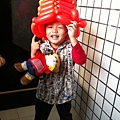 20121017 媽媽今天做了一頂紅通通的帽子(*^^*)