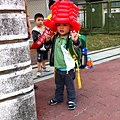 20121017 漢漢被老師封為「氣球王子」（哈）