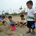 201211027 跟表哥們去安平玩沙子