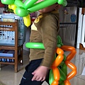 20121212 鱷魚氣球造型裝