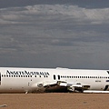 184 210 飛機墳場_解體中的澳洲航空波音767.jpg
