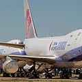 184 320 華航封存波音-747貨機.jpg