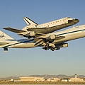 18505 Space Shuttle Endeavour atop Boeing 747 (網路)