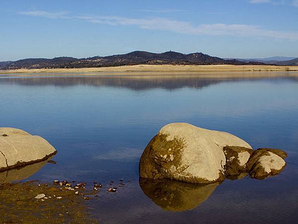 163 900 stone at Folsom Lake 163 900 stone at Folsom Lake
