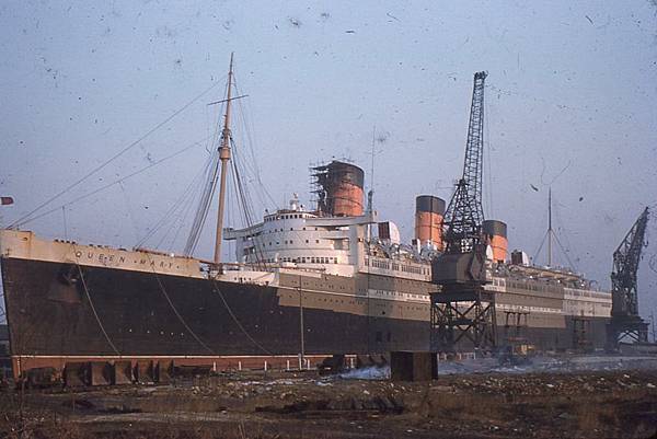 228 500 Queen Mary 1955.jpg