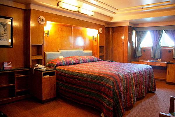 228 750 Queen Mary Bedroom.jpg