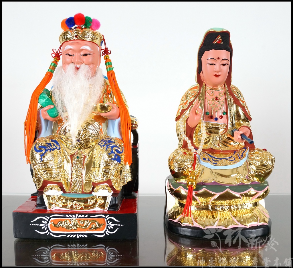 台灣手工貼金彩繪，修復家中受損變舊神像，翻新廟宇神明金身，再現神明的莊嚴神聖。 