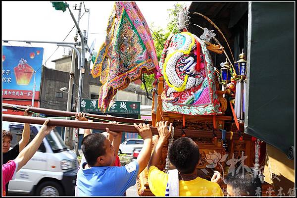 手工神衣作品，客製化太子神衣（紅底浮棉銀龍/金黃手工軟耳神衣）