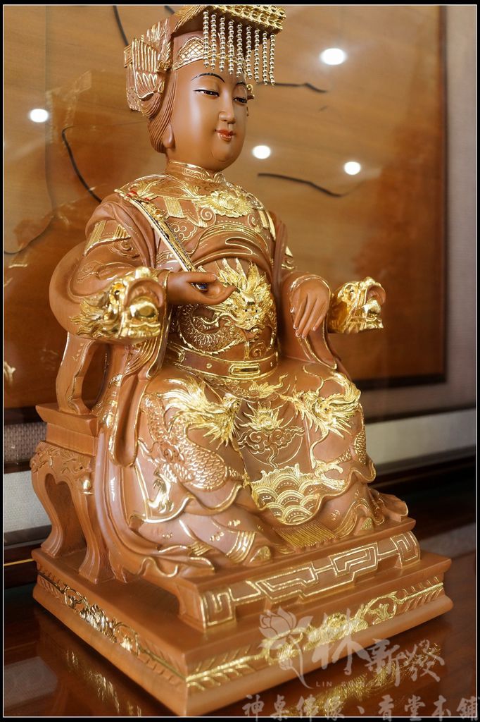 天上聖母神像藝術創作 大媽 二媽 三媽 林新發神桌佛像佛俱行 居家佛堂設計 宮廟佛俱規劃 佛櫥 神桌 神像佛像雕刻 各式木工精雕 客製繡品 令旗神衣神帽 祖龕