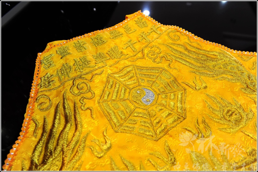 新發繡品-龍鳳．雙龍．雙鳳．龜蛇(乩身長版肚兜)