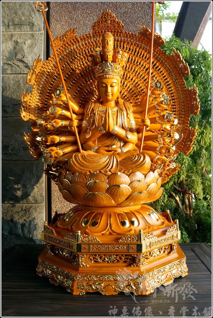 新發神藝-千手千眼觀世音(香樟木/二尺二作品)