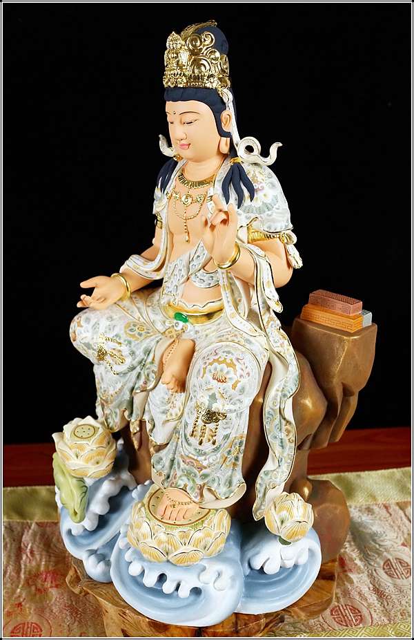 品数豊富! 柏木精細彫刻高台自在観音菩薩 置物 - www.gifav.org