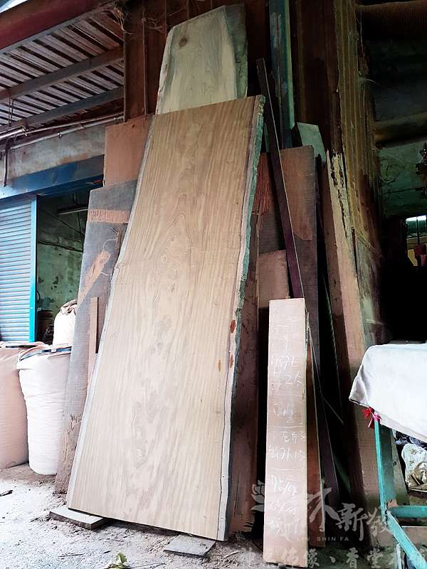 林新發神桌 林新發傢俱 台灣廠房介紹 愛台灣 就是要100 台灣手工 林新發神桌佛像佛俱行 居家佛堂設計 宮廟佛俱規劃 佛櫥 神桌 神像佛像雕刻 各式木工精雕 客製繡品 令旗神衣神帽 祖龕