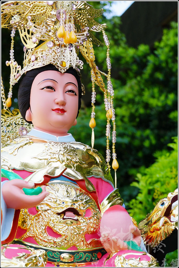 新發神藝-瑤池金母娘娘(粉龍袍粉鳳冠設計．尺六香樟與梢楠)