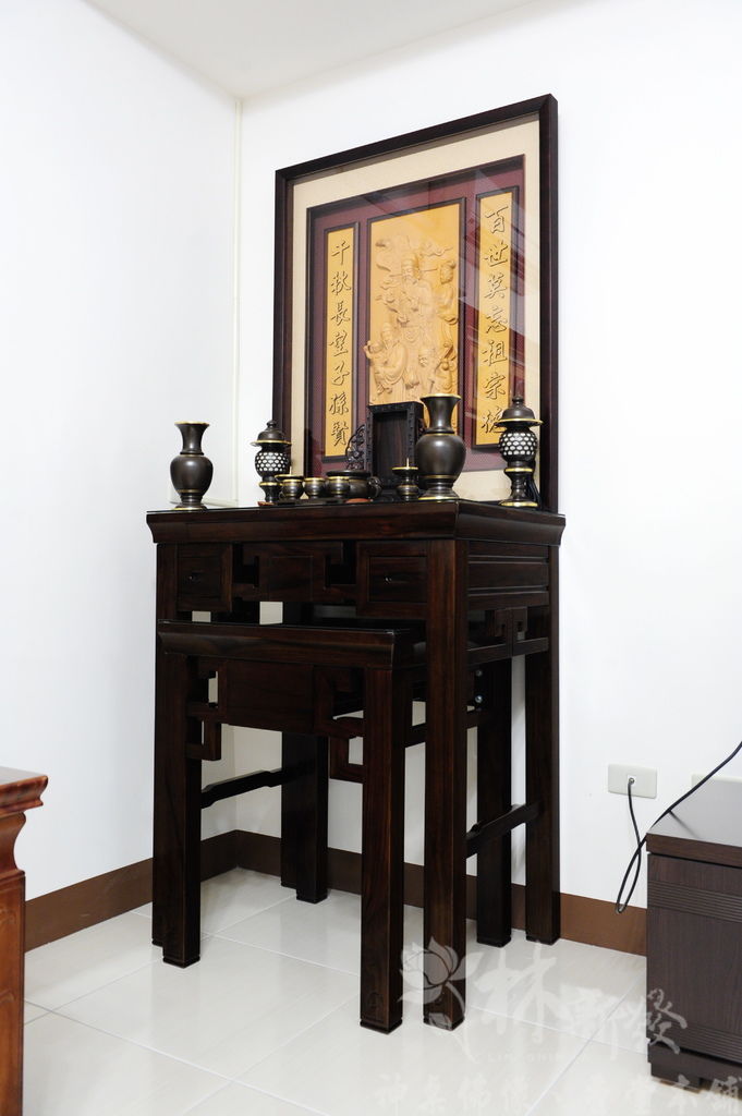 林新發神桌-二尺九黑紫檀禪風+福祿壽雕刻祖聯_001.jpg 林新發神桌-二尺九黑紫檀禪風+福祿壽雕刻祖聯_001.jpg