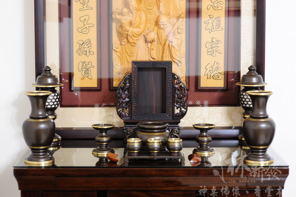 林新發神桌-二尺九黑紫檀禪風+福祿壽雕刻祖聯_005.jpg 林新發神桌-二尺九黑紫檀禪風+福祿壽雕刻祖聯_005.jpg
