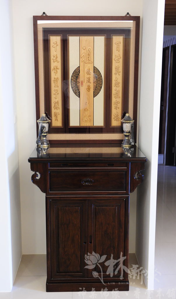 神桌-二尺九黑紫檀木美喬式+禪風祖德字雕聯_003.jpg 神桌-二尺九黑紫檀木美喬式+禪風祖德字雕聯_003.jpg