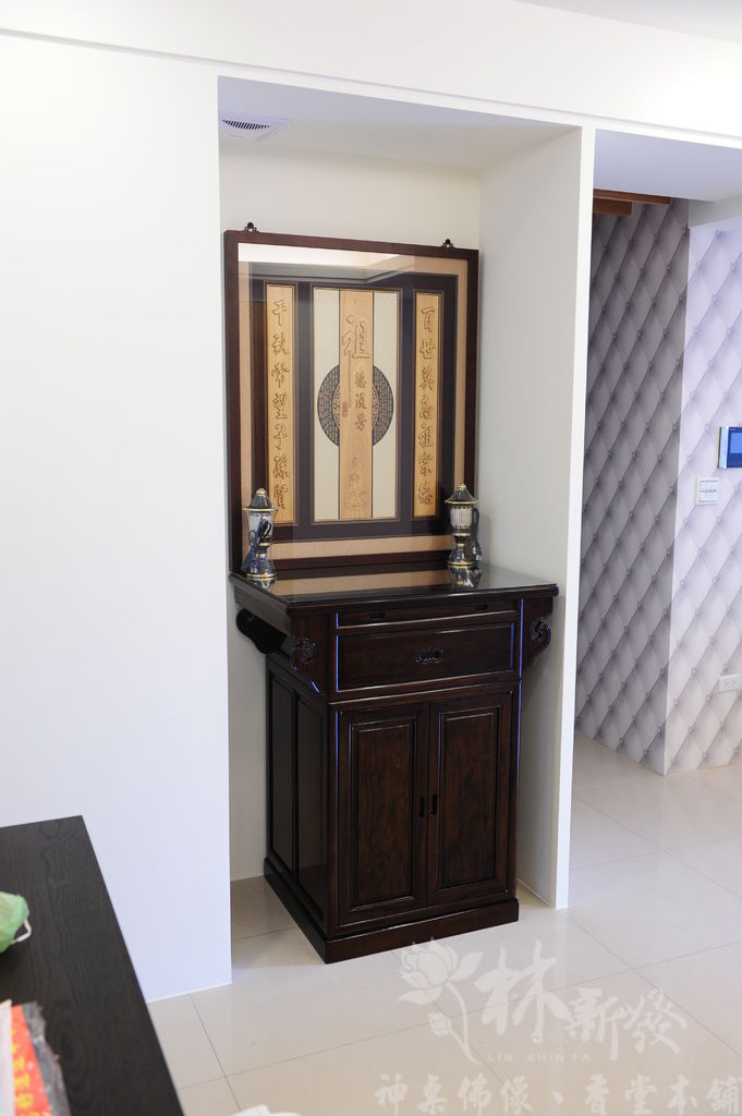 神桌-二尺九黑紫檀木美喬式+禪風祖德字雕聯_001.JPG 神桌-二尺九黑紫檀木美喬式+禪風祖德字雕聯_001.JPG