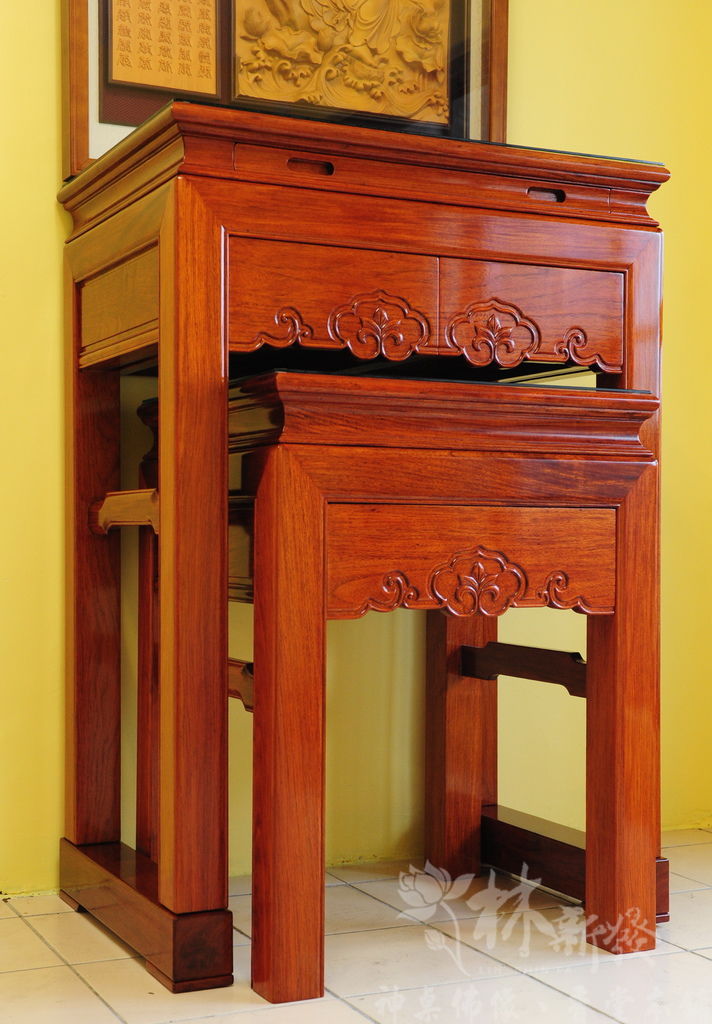 林新發國師手藝紅花梨神桌-二尺九高款新漢式(自在觀音雕刻)_02.JPG 林新發國師手藝紅花梨神桌-二尺九高款新漢式(自在觀音雕刻)_02.JPG