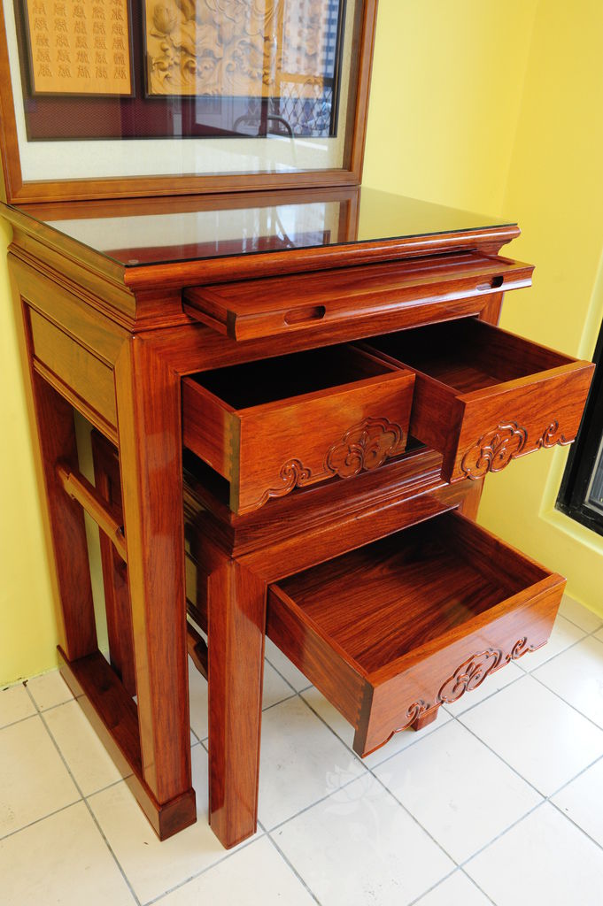 林新發國師手藝紅花梨神桌-二尺九高款新漢式(自在觀音雕刻)_05.JPG 林新發國師手藝紅花梨神桌-二尺九高款新漢式(自在觀音雕刻)_05.JPG