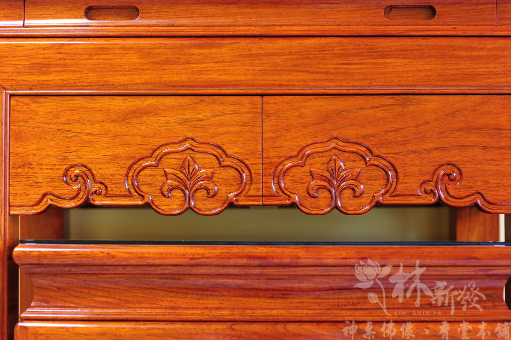 林新發國師手藝紅花梨神桌-二尺九高款新漢式(自在觀音雕刻)_06.JPG 林新發國師手藝紅花梨神桌-二尺九高款新漢式(自在觀音雕刻)_06.JPG