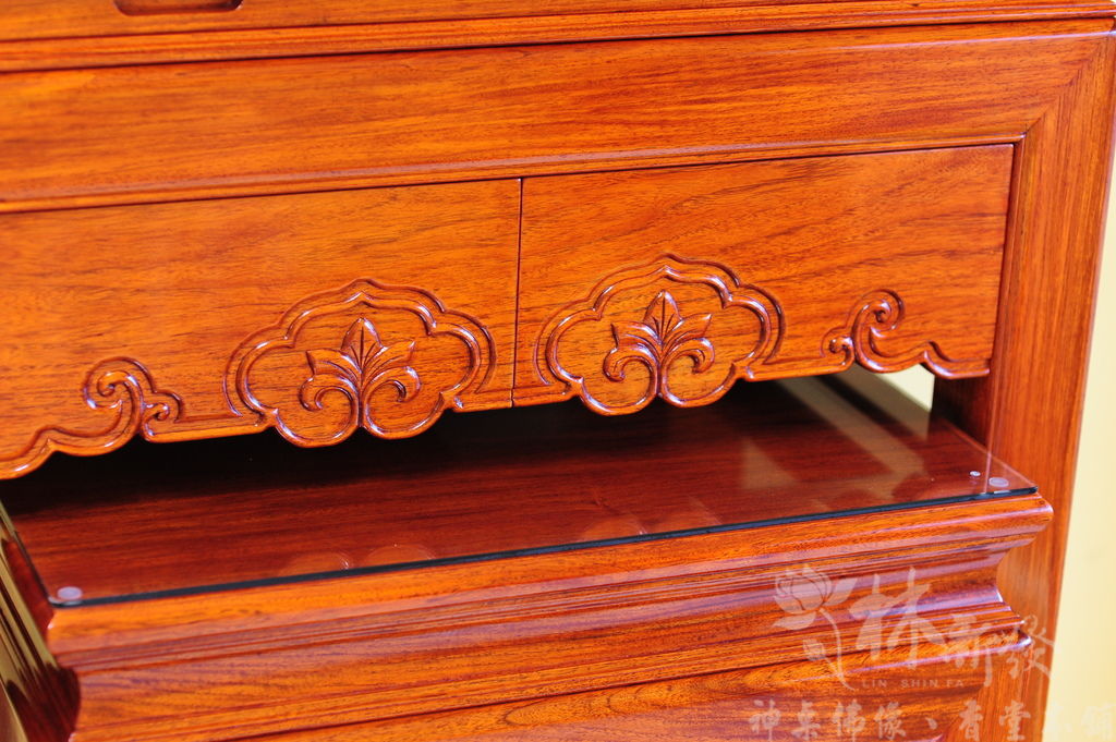 林新發國師手藝紅花梨神桌-二尺九高款新漢式(自在觀音雕刻)_07.JPG 林新發國師手藝紅花梨神桌-二尺九高款新漢式(自在觀音雕刻)_07.JPG