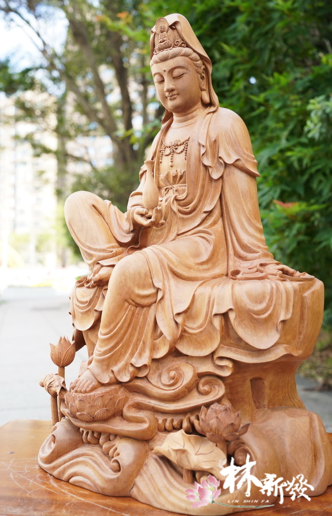 新發神藝-百式觀音(觀自在尺六黃金檀．原色與白衣)