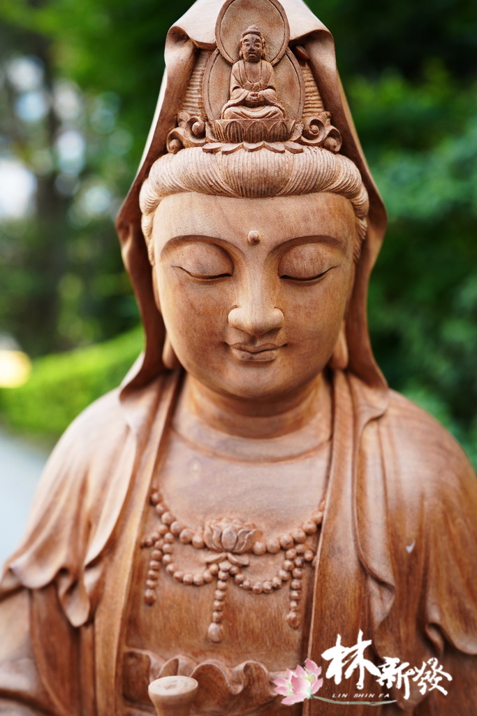 新發神藝-百式觀音(觀自在尺六黃金檀．原色與白衣)