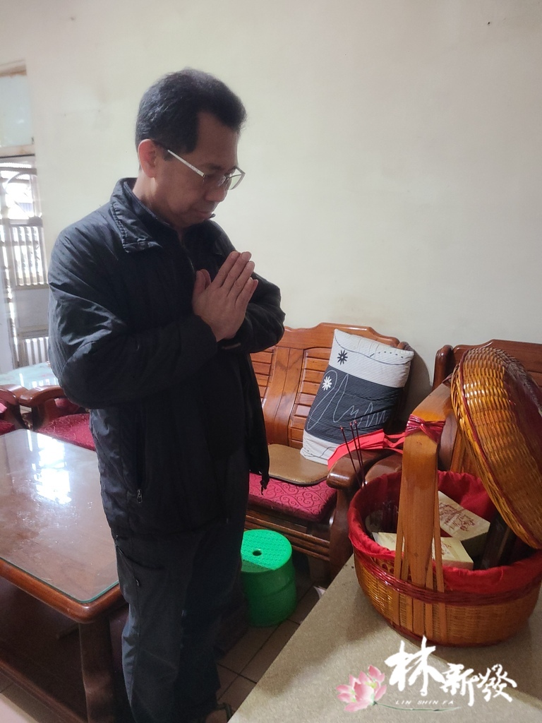 居家佛堂藝術-黑紫檀漢式如意(五尺一高款．檜木雕刻神聯)