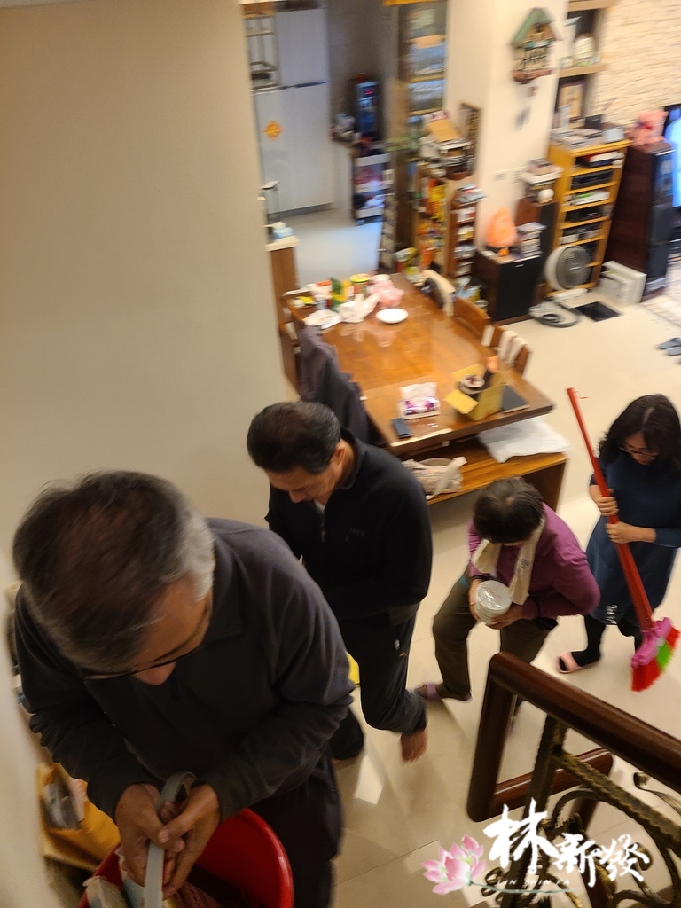 居家佛堂藝術-黑紫檀漢式如意(五尺一高款．檜木雕刻神聯)
