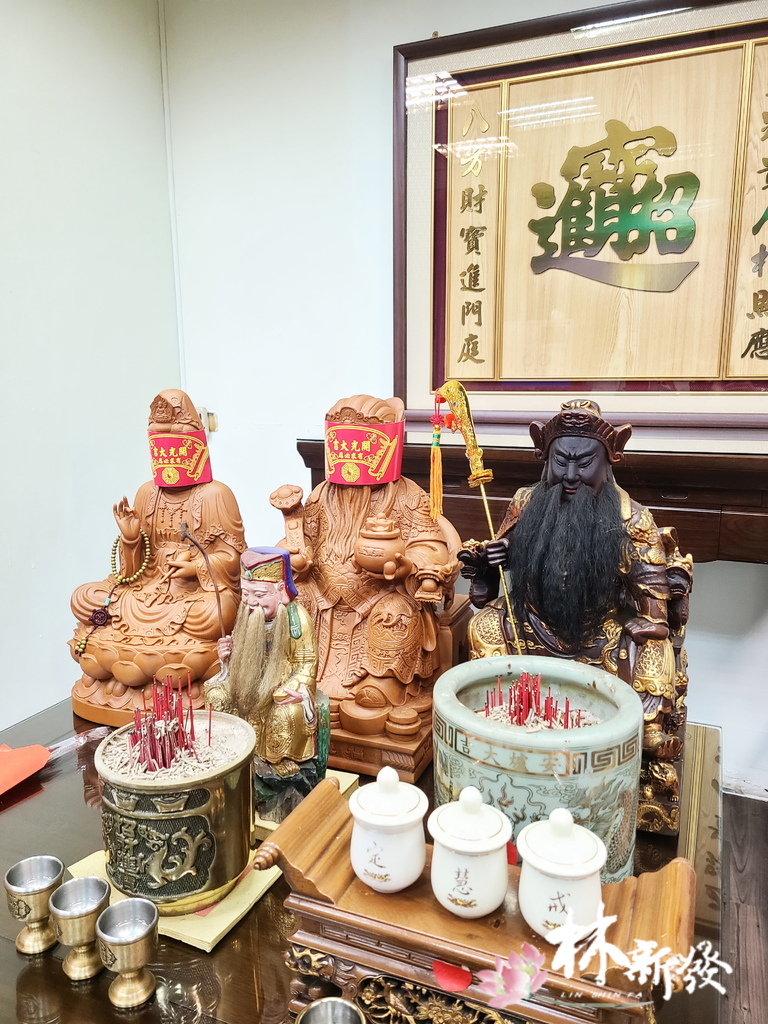 四尺二彎腳．招財進寶雕刻聯 (9).jpg